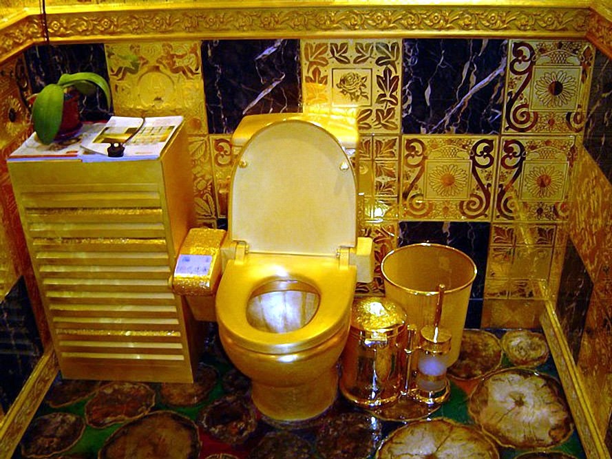 nhà vệ sinh bằng vàng đắt nhất thế giới